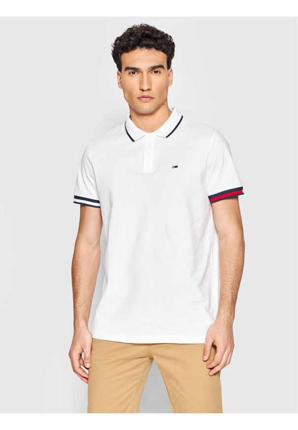 Tommy Jeans Polo Flag DM0DM12963 Biały Regular Fit. Typ kołnierza: polo. Kolor: biały. Materiał: bawełna