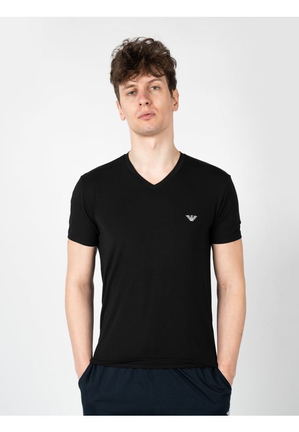 Emporio Armani T-shirt "C-neck" | 1120103 F511 | Mężczyzna | Czarny. Kolor: czarny. Materiał: elastan. Styl: elegancki, klasyczny