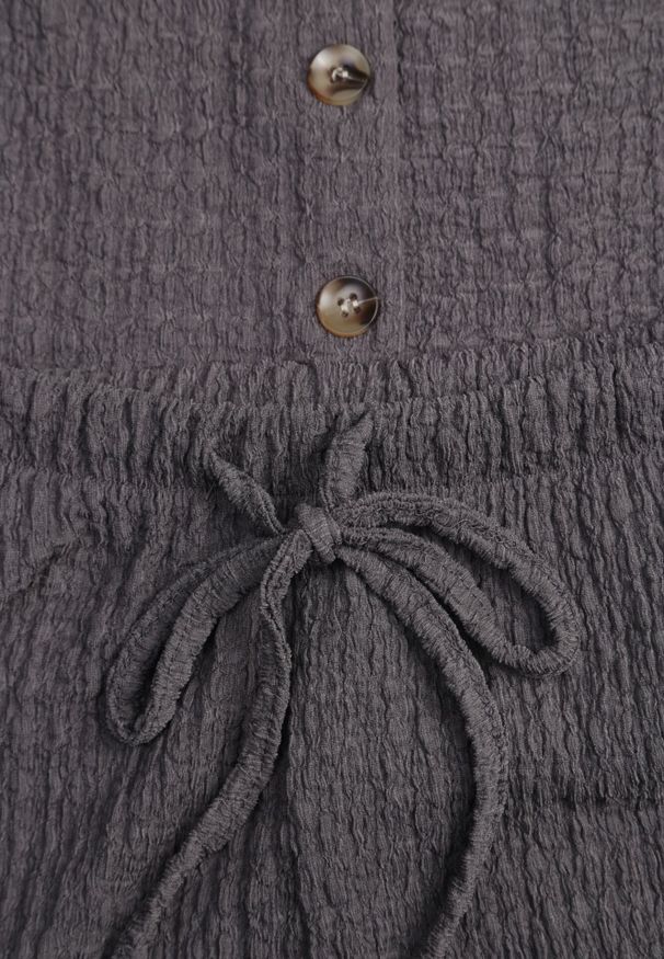 Born2be - Szary Letni Komplet Top Typu Kamizelka i Spodnie z Teksturowanej Tkaniny Echoviane. Kolor: szary. Materiał: tkanina