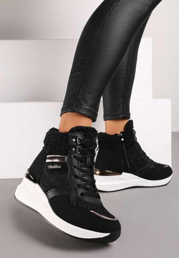 Born2be - Czarne Sneakersy na Koturnie za Kostkę z Brokatem Sinthaine. Okazja: na co dzień. Wysokość cholewki: za kostkę. Kolor: czarny. Materiał: jeans, satyna. Obcas: na koturnie. Wysokość obcasa: średni