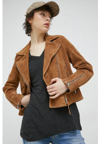 Superdry ramoneska zamszowa damska kolor brązowy przejściowa. Okazja: na co dzień. Kolor: brązowy. Materiał: zamsz. Styl: casual, klasyczny #1