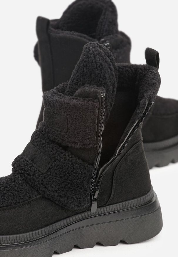 Born2be - Czarne Botki Śniegowce na Grubej Podeszwie Ozdobione Szerokimi Rzepami Amerria. Okazja: na co dzień. Zapięcie: rzepy. Kolor: czarny. Materiał: jeans. Wzór: aplikacja. Styl: casual