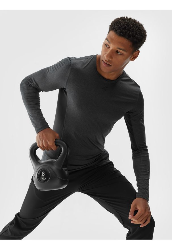 4f - 4F Longsleeve treningowy szybkoschnący męski - szary S. Kolor: szary. Materiał: dzianina, elastan, włókno, materiał, poliester. Długość rękawa: długi rękaw. Długość: długie. Wzór: gładki, jednolity, ze splotem. Styl: klasyczny, sportowy. Sport: fitness