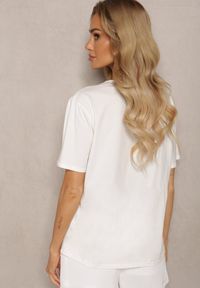 Renee - Biały Casualowy T-shirt z Bawełny z Nadrukiem i Perełkami Biolexa. Okazja: na co dzień. Kolor: biały. Materiał: bawełna. Wzór: nadruk. Styl: casual #4