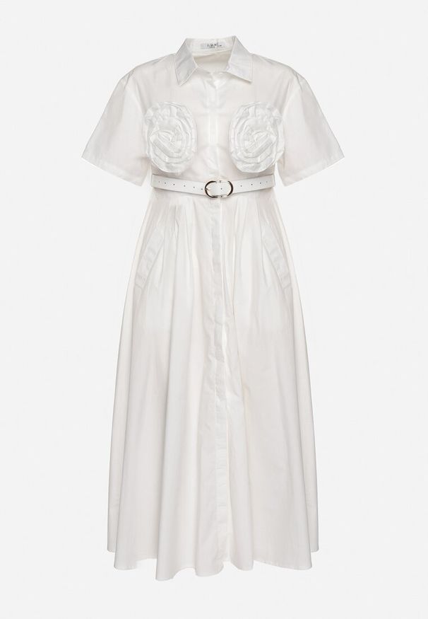 Born2be - Biała Bawełniana Sukienka o Koszulowym Kroju z Paskiem i Kwiatowymi Broszkami Zelnea. Okazja: na spotkanie biznesowe. Kolor: biały. Materiał: bawełna. Długość rękawa: krótki rękaw. Wzór: kwiaty. Typ sukienki: koszulowe. Styl: biznesowy, elegancki