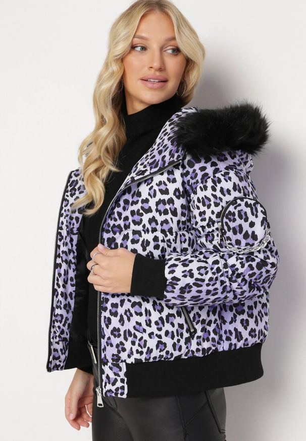 Born2be - Fioletowa Kurtka Pikowana w Panterkę z Saszetką Adove. Kolor: fioletowy. Materiał: futro. Wzór: motyw zwierzęcy. Styl: elegancki