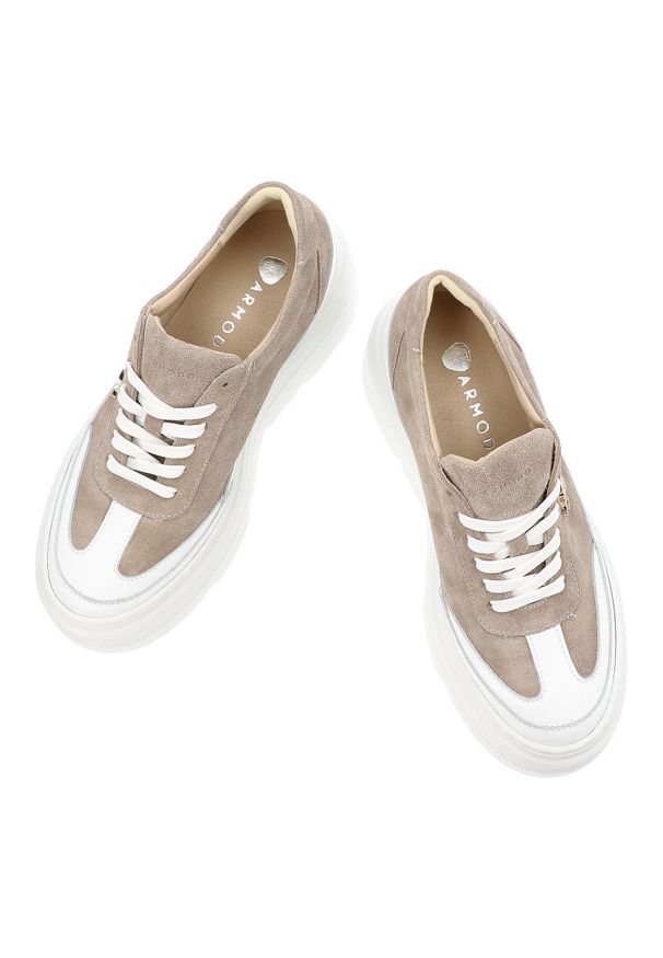 Beżowe Sneakersy Armodo Modne Obuwie Damskie Na Platformie. Okazja: na co dzień. Kolor: beżowy. Materiał: welur, materiał, zamsz. Szerokość cholewki: normalna. Obcas: na platformie. Styl: casual, elegancki