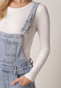 Born2be - Niebieskie Jeansy Ogrodniczki z Bawełną o Kroju Balloon Rivaras. Okazja: na spacer, na co dzień. Stan: podwyższony. Kolor: niebieski. Styl: casual, klasyczny #2