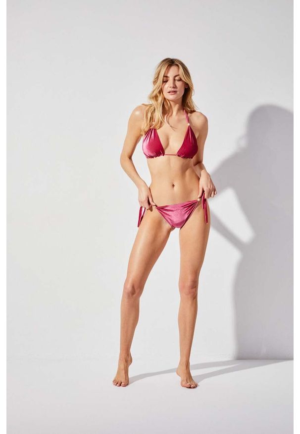 PRAIA BEACHWEAR - Praia Beachwear dwuczęściowy strój kąpielowy MATERIAL GIRL kolor różowy miękka miseczka. Kolor: różowy. Materiał: materiał, welur