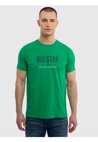 Big-Star - Koszulka męska o klasycznym kroju zielona Bruno 301. Okazja: na imprezę, na spacer, na spotkanie biznesowe. Kolor: zielony. Materiał: bawełna. Długość rękawa: krótki rękaw. Długość: krótkie. Wzór: nadruk. Styl: klasyczny