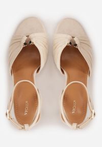 Born2be - Beżowe Sandały na Szpilce VICES z Marszczeniem i Metaliczną Aplikacją Nemenoe. Okazja: na wesele, na co dzień, na ślub cywilny. Zapięcie: pasek. Kolor: beżowy. Wzór: aplikacja. Obcas: na szpilce. Styl: casual, klasyczny, elegancki #2