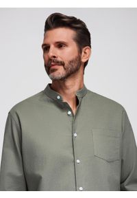 Ombre Clothing - Męska koszula lniana ze stójką i kieszenią REGULAR FIT – khaki V6 OM-SHCS-0161 - XXL. Okazja: na co dzień. Typ kołnierza: kołnierzyk stójkowy. Kolor: brązowy. Materiał: len. Długość rękawa: długi rękaw. Długość: długie. Sezon: lato, wiosna. Styl: casual #3