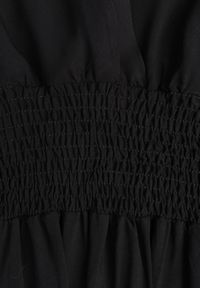 Renee - Czarna Sukienka z Wiskozy Jadith. Okazja: na co dzień. Kolor: czarny. Wzór: gładki. Typ sukienki: kopertowe. Materiał: wiskoza. Długość rękawa: krótki rękaw. Sezon: lato. Styl: casual. Długość: mini #7