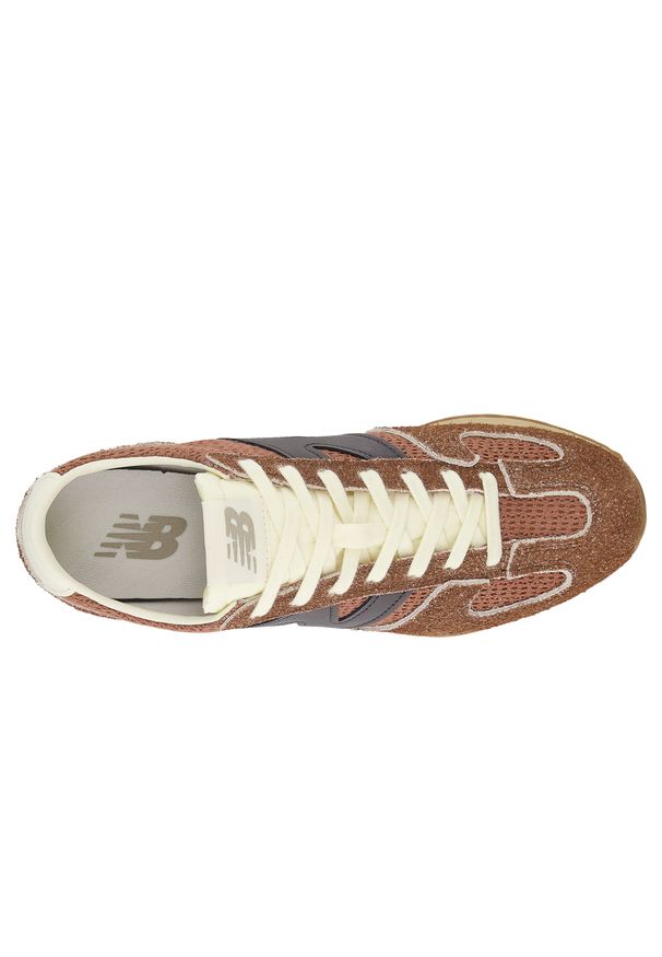 Buty unisex New Balance U471RA – brązowe. Kolor: brązowy. Materiał: syntetyk, zamsz, materiał. Szerokość cholewki: normalna. Wzór: jodełka. Sezon: lato