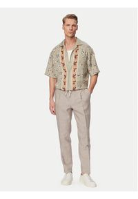 Hugo - HUGO Spodnie materiałowe Getlin 50559695 Brązowy jasny Slim Fit. Kolor: brązowy. Materiał: bawełna #3