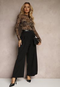 Renee - Czarne Eleganckie Szerokie Spodnie Garniturowe z Wiskozą Ozdobione Paskiem Ravinae. Okazja: do pracy, na spotkanie biznesowe. Stan: podwyższony. Kolor: czarny. Materiał: wiskoza. Wzór: aplikacja. Styl: elegancki