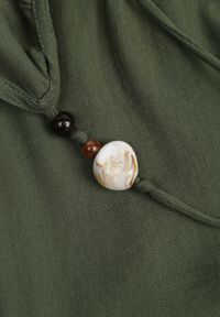 Renee - Zielona Wiskozowa Sukienka Boho o Pudełkowym Kroju na Ramiączkach z Koralikami Aleino. Okazja: na co dzień. Kolekcja: plus size. Kolor: zielony. Materiał: wiskoza. Długość rękawa: na ramiączkach. Typ sukienki: dla puszystych. Styl: boho #4