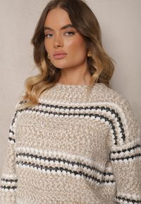 Renee - Ciemnobeżowy Sweter z Bawełną w Paski Siadora. Okazja: na spotkanie biznesowe. Kolor: beżowy. Materiał: bawełna. Wzór: paski. Styl: elegancki, biznesowy