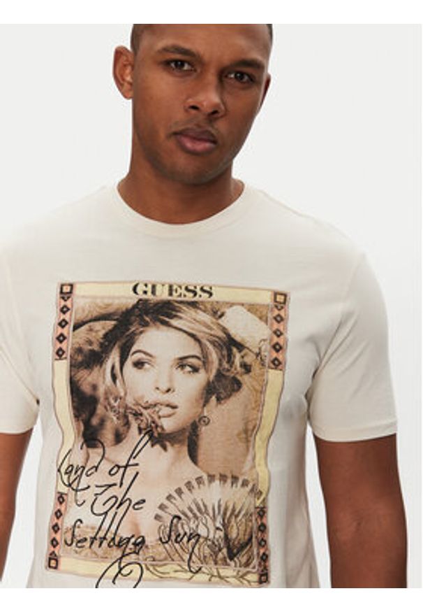 Guess T-Shirt M5GI41 KBW41 Écru Regular Fit. Kolor: kremowy. Materiał: bawełna