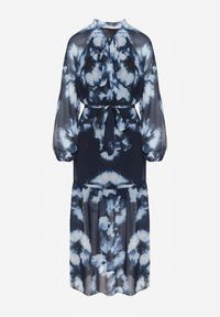 Renee - Granatowa Sukienka o Pudełkowym Kroju w Kwiatowy Wzór Ozdobiona Paskiem Acexia. Okazja: do pracy, na co dzień, na spotkanie biznesowe. Kolor: niebieski. Materiał: skóra. Wzór: aplikacja, kwiaty. Styl: biznesowy, klasyczny, casual #3