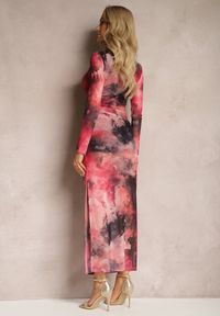 Renee - Fuksjowa Siateczkowa Sukienka Bodycon w Marmurkowy Wzór z Rozcięciem na Dole Valerimes. Okazja: na co dzień. Kolor: różowy. Długość rękawa: długi rękaw. Typ sukienki: bodycon. Styl: casual #3