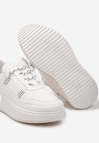Born2be - Białe Sznurowane Sneakersy na Tłoczonej Platformie Orasa. Nosek buta: okrągły. Zapięcie: sznurówki. Kolor: biały. Materiał: materiał. Sezon: lato. Obcas: na platformie. Wysokość obcasa: niski #4