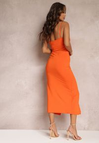 Renee - Pomarańczowa Sukienka Dopasowana z Wycięciem i Marszczeniem Viollette. Kolor: pomarańczowy. Długość rękawa: na ramiączkach #2