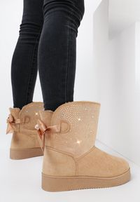 Born2be - Beżowe Śniegowce Stikine. Wysokość cholewki: za kostkę. Zapięcie: bez zapięcia. Kolor: beżowy. Materiał: futro, materiał, satyna. Szerokość cholewki: szeroka #4