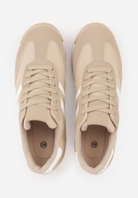 Born2be - Ciemnobeżowe Sneakersy z Geometrycznym Motywem Jannata. Okazja: na co dzień. Kolor: beżowy. Materiał: jeans, dresówka. Wzór: geometria #4