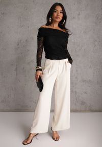 Renee - Czarna Bluzka z Koronki i Dekoltem Typu Bardot Adrageia. Kolor: czarny. Materiał: koronka. Wzór: koronka #7