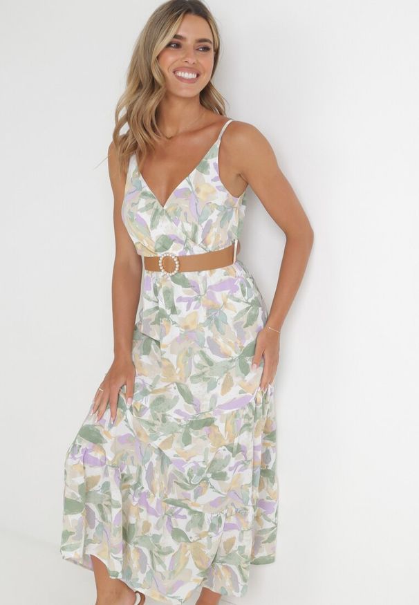 Born2be - Biało-Zielona Sukienka z Paskiem Barrett. Kolor: zielony. Długość rękawa: na ramiączkach. Wzór: gładki. Sezon: lato. Typ sukienki: kopertowe. Styl: elegancki. Długość: maxi