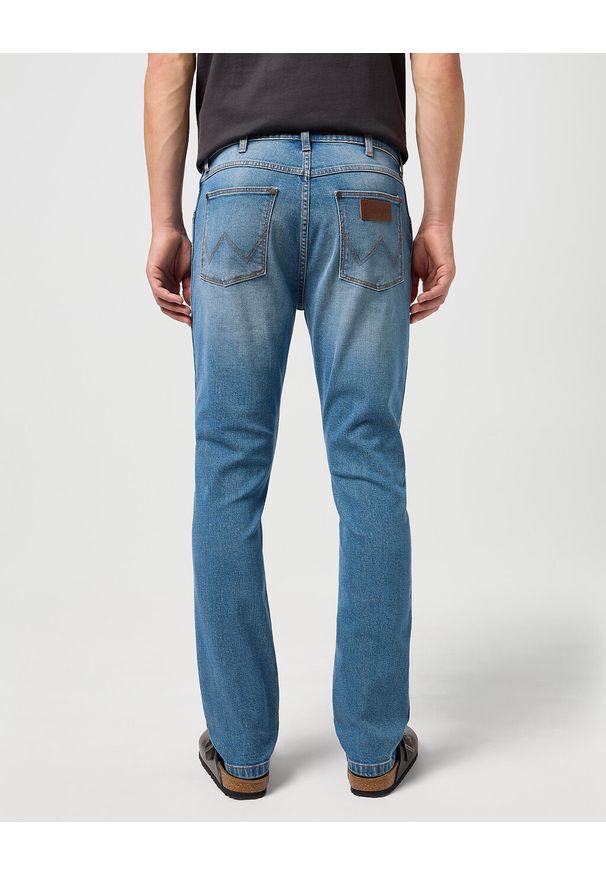 Wrangler - WRANGLER LARSTON MĘSKIE SPODNIE JEANSOWE JEANSY DŻINSY STRIDE 112350653 W18S018020