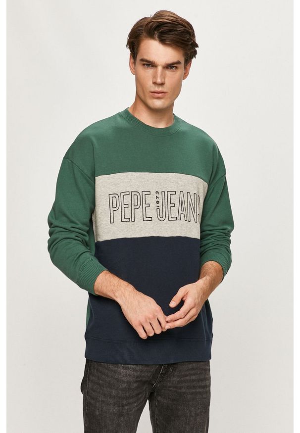 Pepe Jeans - Bluza bawełniana Ismael. Typ kołnierza: bez kaptura. Kolor: zielony. Materiał: bawełna. Wzór: nadruk