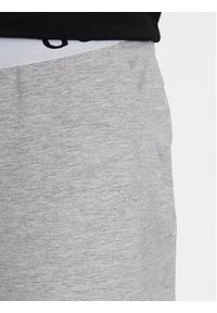 Guess Joggery U3YB00 KBS91 Szary Regular Fit. Kolor: szary. Materiał: bawełna #4