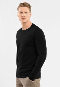 Volcano - L-HALS. Kolekcja: plus size. Kolor: czarny. Materiał: skóra, materiał, włókno, bawełna, dresówka. Długość rękawa: długi rękaw. Długość: długie. Wzór: gładki, aplikacja. Sezon: zima, lato, jesień, wiosna. Styl: klasyczny