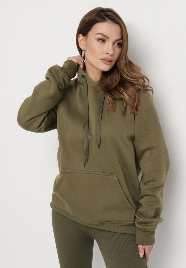 Born2be - Ciemnozielona Bluza Evoire. Okazja: na co dzień. Typ kołnierza: kaptur. Kolor: zielony. Styl: casual