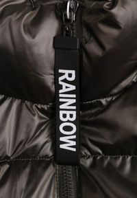 Renee - Ciemnozielona Pikowana Kamizelka z Szerokim Kołnierzem Cerissa. Kolor: zielony. Wzór: aplikacja #7