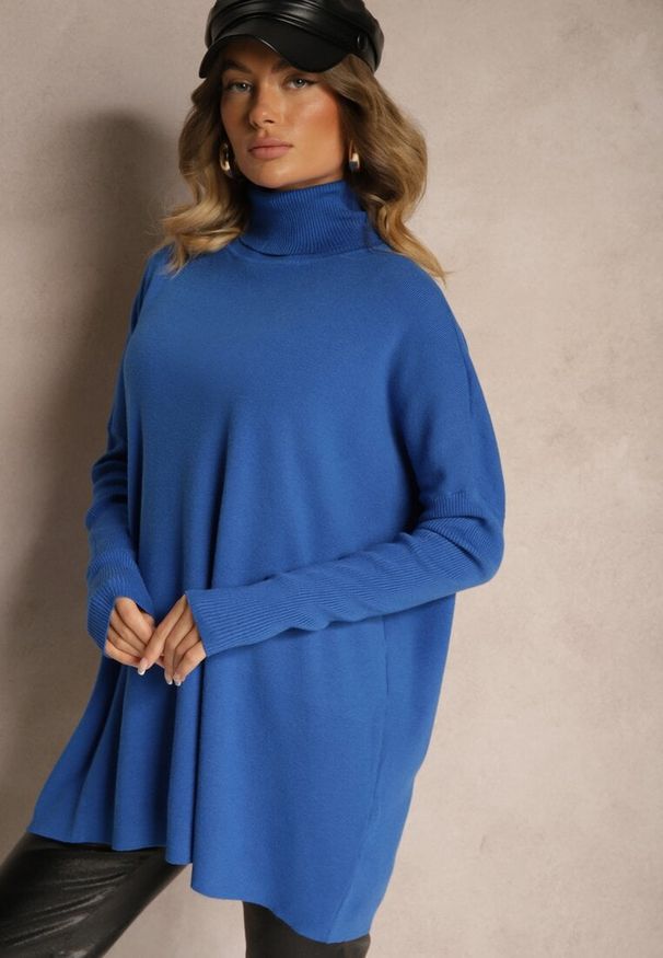 Renee - Niebieski Golf Dzianinowy z Długim Rękawem Halaian. Typ kołnierza: golf. Kolor: niebieski. Materiał: dzianina. Długość rękawa: długi rękaw. Długość: długie. Sezon: jesień, zima