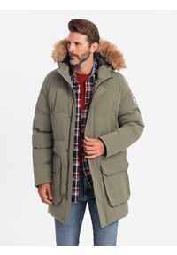 Ombre Clothing - Długa męska kurtka parka z rozpinanym dołem – ciemnooliwkowa V4 - Rozmiar: L. Typ kołnierza: kołnierzyk stójkowy. Kolor: oliwkowy. Materiał: guma, tkanina, futro, poliester, materiał, syntetyk. Długość: długie. Wzór: gładki, aplikacja #4