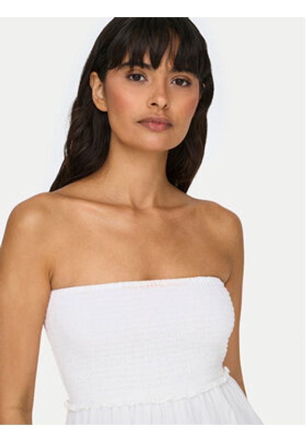 only - ONLY Sukienka letnia Claudia 15343044 Biały Regular Fit. Kolor: biały. Materiał: bawełna. Sezon: lato