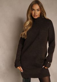 Renee - Brązowa Sukienka z Półgolfem z Dzianiny z Wiskozą i Dodatkiem Wełny Nessla. Okazja: na co dzień. Kolor: brązowy. Materiał: dzianina, wełna, wiskoza. Styl: casual, elegancki #2