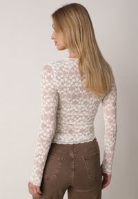 Born2be - Beżowy Bluzka Koronkowa z Transparentnego Materiału Hermatea. Okazja: na co dzień. Kolor: beżowy. Materiał: materiał, koronka. Styl: casual, elegancki, klasyczny #3