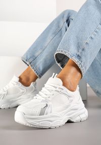 Born2be - Białe Sneakersy Vices na Grubej Podeszwie z Tłoczeniami Nativine. Okazja: na co dzień. Kolor: biały. Materiał: jeans