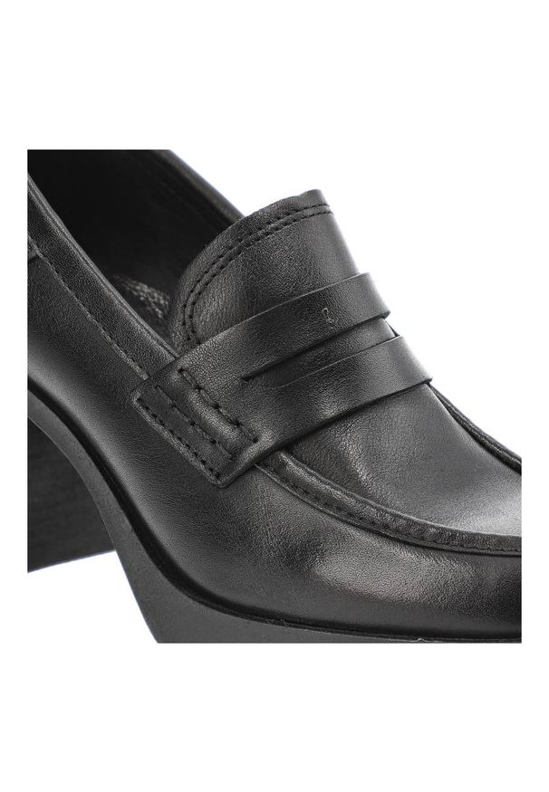 Czarne Półbuty Nessi Gustowne Buty Na Obcasie. Okazja: na co dzień, na spotkanie biznesowe. Zapięcie: pasek. Kolor: czarny. Materiał: skóra. Obcas: na obcasie. Styl: elegancki. Wysokość obcasa: średni