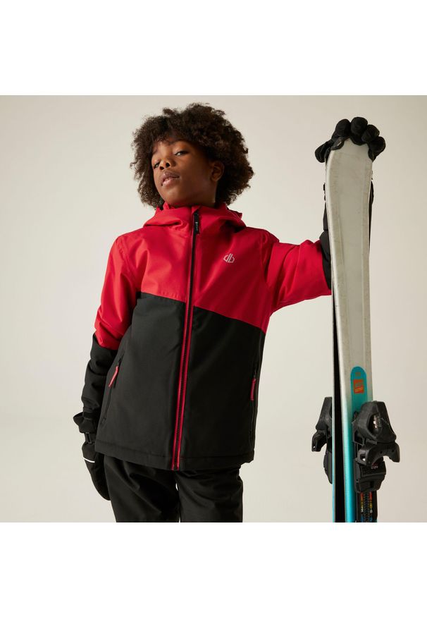 DARE 2B - Kurtka narciarska dziecięca z membraną Snow Basher Dare 2b. Kolor: czerwony. Materiał: poliester, tkanina. Sezon: zima. Sport: narciarstwo