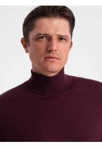 Ombre Clothing - Męski jednokolorowy dzianinowy golf z wiskozą – bordowy V4. Okazja: na co dzień. Typ kołnierza: golf. Kolor: czerwony. Materiał: wiskoza, dzianina. Wzór: gładki, aplikacja, jednolity. Styl: klasyczny, casual
