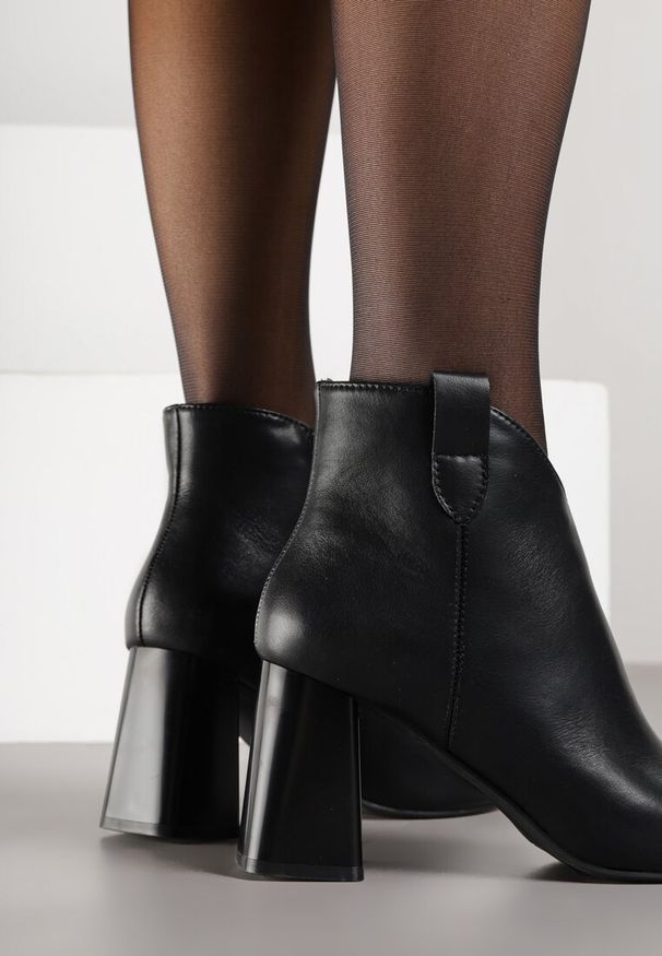 Born2be - Czarne Eleganckie Botki ze Skóry Naturalnej do Kostki na Słupku Salanae. Okazja: na co dzień. Zapięcie: zamek. Kolor: czarny. Materiał: skóra. Obcas: na słupku. Styl: elegancki