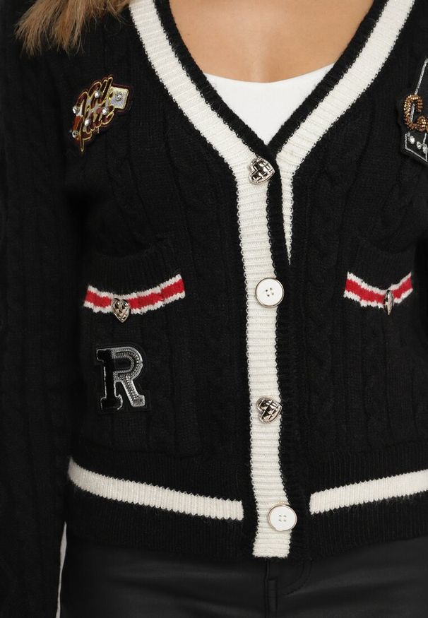Born2be - Czarny Wiskozowy Sweter Kardigan z Trójkątnym Dekoltem i Ozdobnymi Naszywkami Talu. Kolor: czarny. Materiał: wiskoza. Długość rękawa: długi rękaw. Długość: długie. Wzór: aplikacja