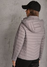 Renee - Szara Przejściowa Kurtka Pikowana z Kapturem z Możliwością Odpięcia Pretiga. Okazja: na spacer. Typ kołnierza: kaptur. Kolor: szary. Materiał: nylon, jeans #2