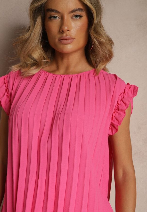 Renee - Fuksjowy Plisowany Top Koszulka z Krótkim Rękawem Meavina. Kolor: różowy. Materiał: tkanina. Długość rękawa: krótki rękaw. Długość: krótkie. Sezon: lato